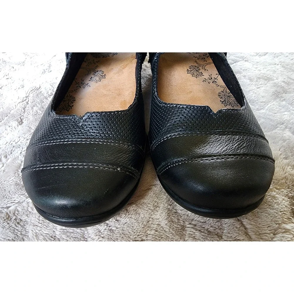Taos Bravo Black Leather Mary Jane Flats Shoes Floral Button Womens 10